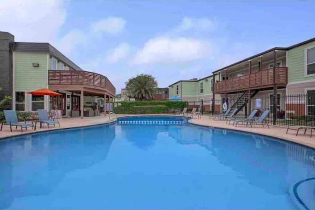 Beautiful/Spacious 2 Bedroom Houston Near Galleria Kültér fotó
