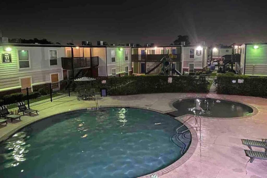 Beautiful/Spacious 2 Bedroom Houston Near Galleria Kültér fotó